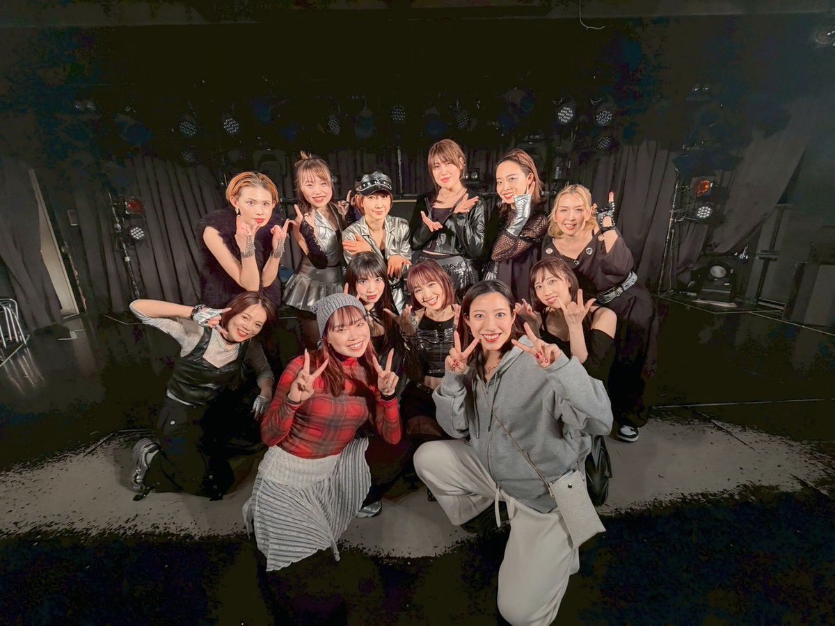 minamiracle's tweet photo. 【振り返り】STUDIO55のダンスの発表会に参加させていただき無事に本番が終わりました☺️👏
MAMI先生クラスのママ達10人で踊りました！MAMI先生のセンス溢れる��付とフォローで入って頂いたパワー溢れるえりキャン先生、二人の最強タッグでリハーサルが毎回楽しかった🥰 https://t.co/jl1PAPKuUQ