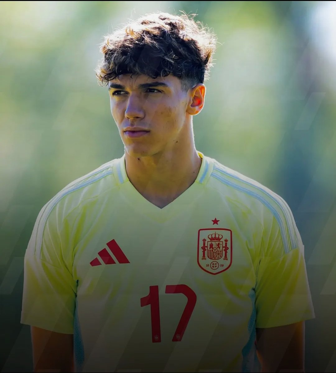 La jeune pépite du Real Madrid choisit l’Espagne plutôt que le Maroc 😳🇪🇸🇲🇦
Selon Diario AS Thiago Pitarch fait partie des plans de la fédération espagnole dep sept dernier. Le journal précise que son engagement à représenter l’Équipe d’Espagne de football semble bien confirmé.
