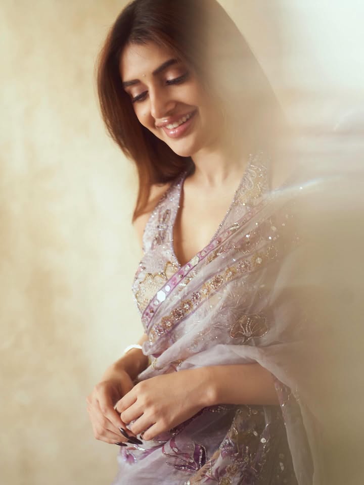 Actress_Club's tweet photo. 🎯 #SreeleelaThread

#Actress #Sreeleela New Look https://t.co/vT2CkFHvoP