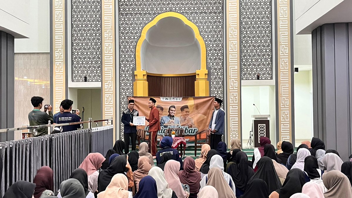 PermataTv's tweet photo. UKMI Nurul Ilmi UIN Raden Mas Said Surakarta menyelenggarakan kegiatan Tabligh Akbar.

Bertema  "Self Worth Qur’ani Tanpa Likes dan Views” . Bertempat di Masjid Ibadurrahman UIN Raden Mas Said Surakarta pada Senin, 9 Maret 2026 https://t.co/A8LvBqRXuK