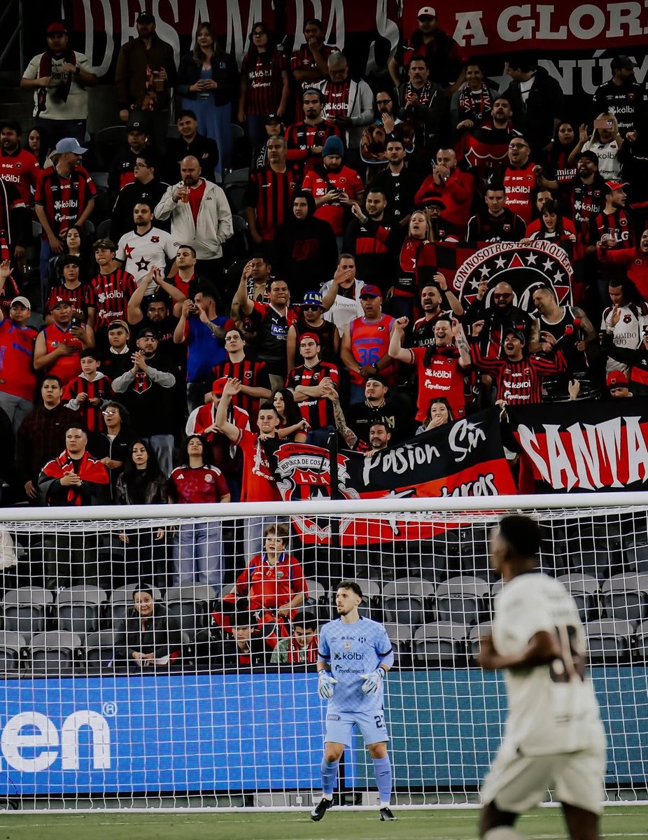 MIRÁ LO QUE ES ESTA FOTO. TODOS JUNTOS. 

VAMOS LIGA, QUE EQUIPO Y QUE AFICIÓN ❤️🖤