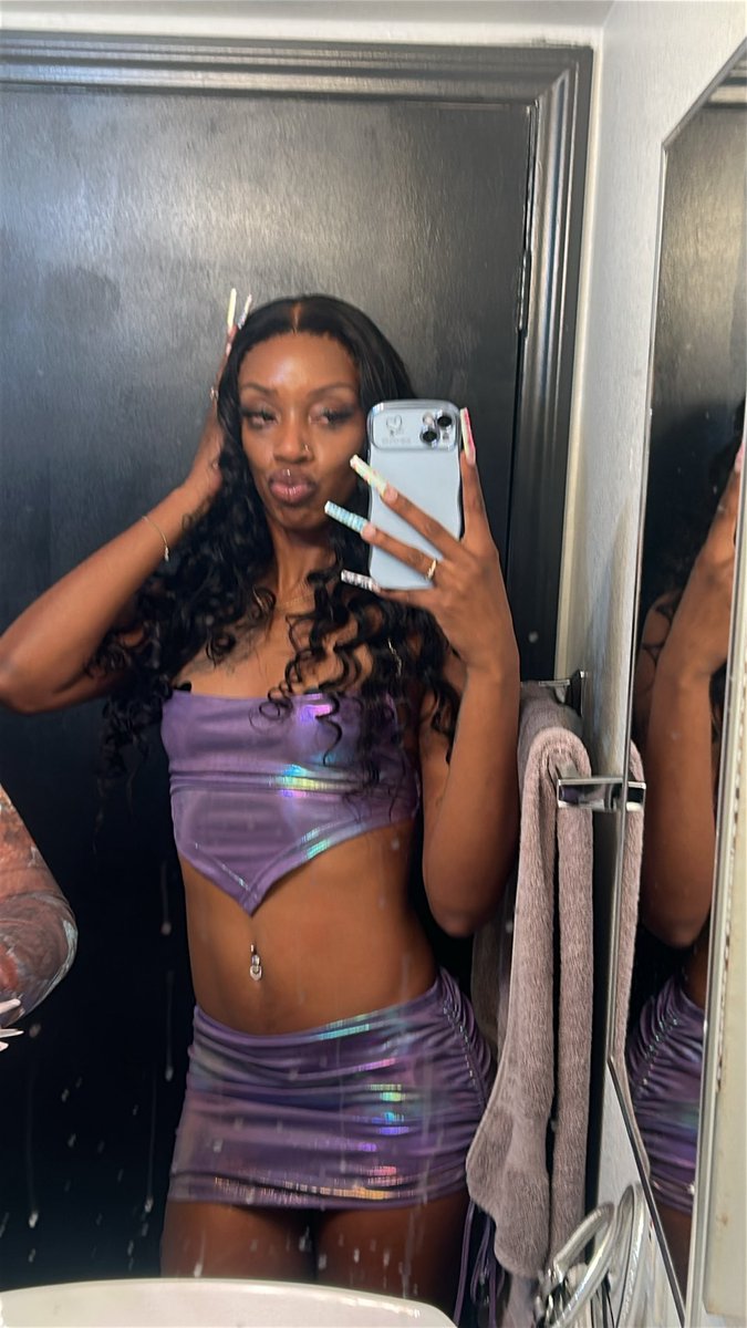 iLuvWooski👣 tweet media
