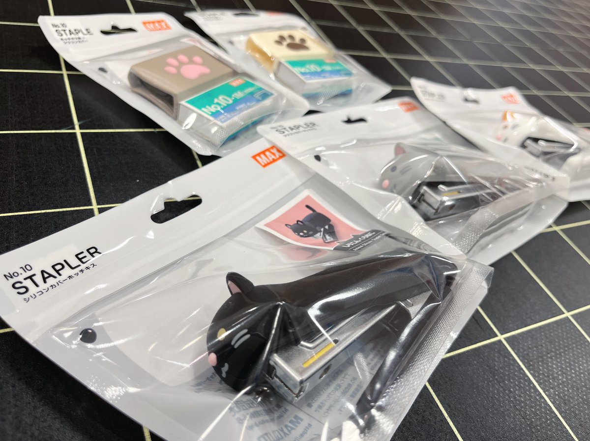 ／

ねこデザインのホッチキスが
数量限定で登場！

＼

シリコン製のため持ちやすく、なにより可愛い🫶🏻
売り上げの一部は動物愛護団体に寄付されます🐈

#カワチあべのhoop_入荷速報