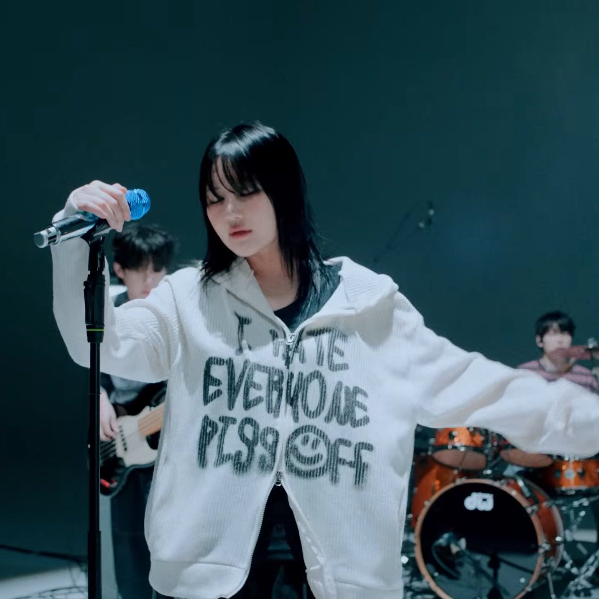 another incredible siyeon sweater has hit the towers