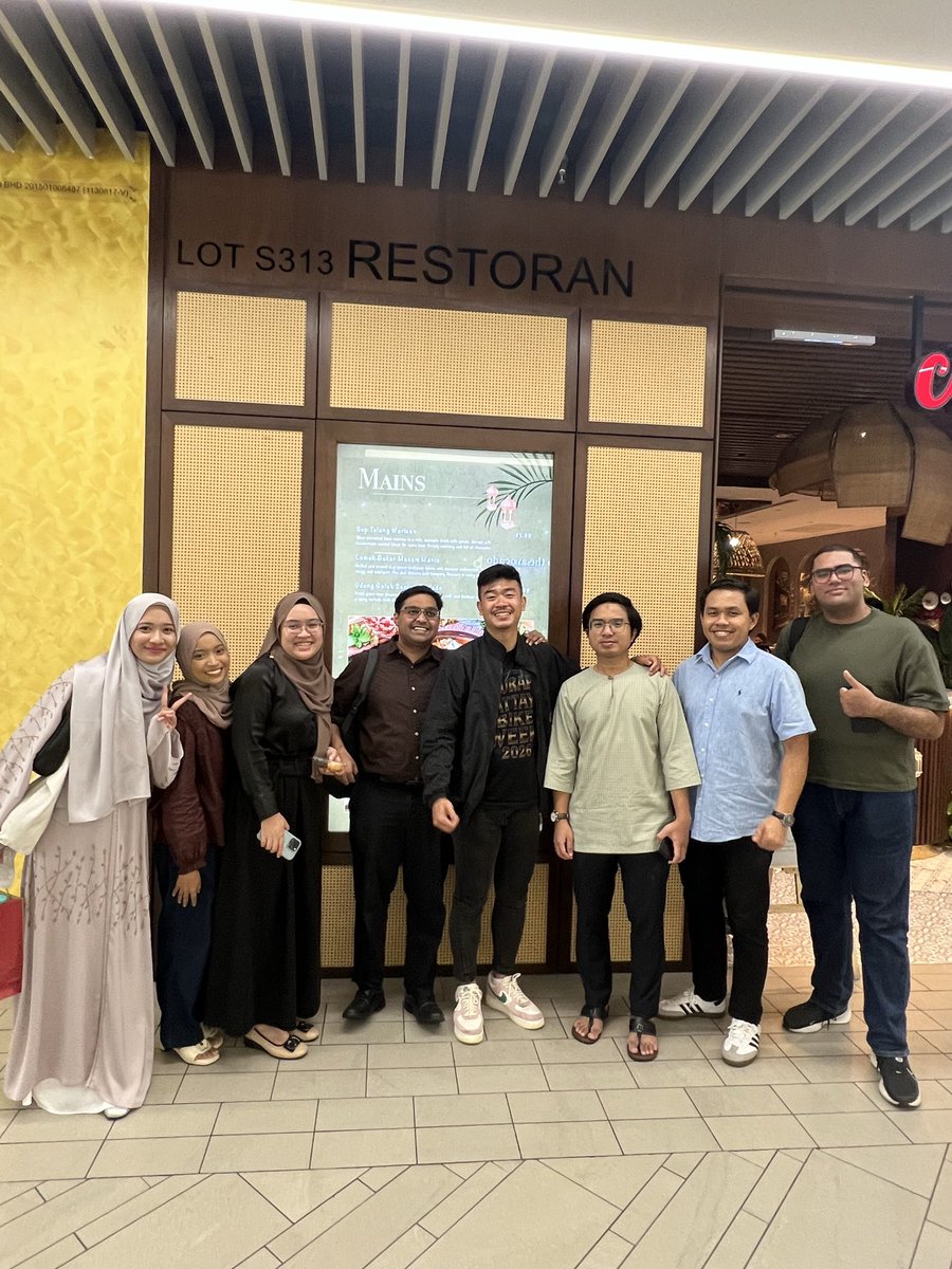 RojakBytes's tweet photo. First Rojak Bytes team meet-up with Strategic Counsel.

Iftar with good food, nice people and great conversation! 

Just a small gathering… but maybe the beginning of something bigger. 😉✨ https://t.co/R8bAq6r5rU
