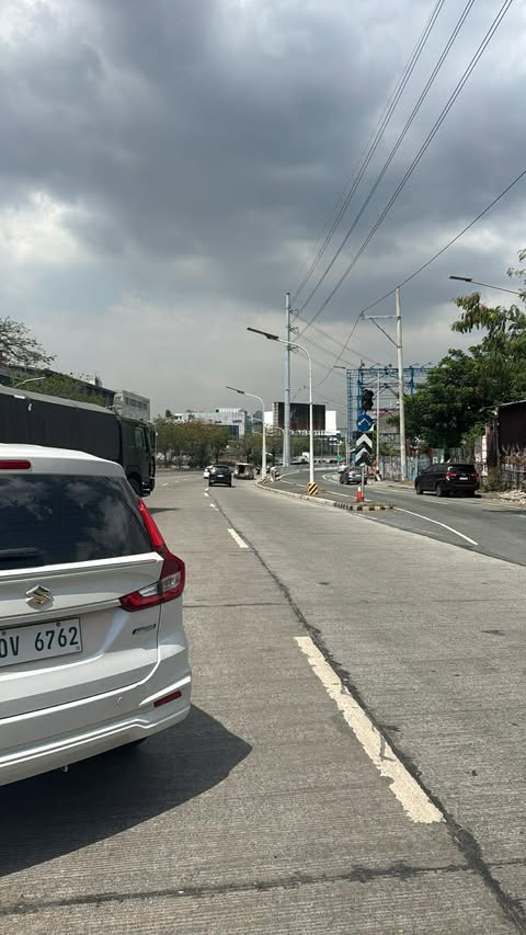 Lente_Randy's tweet photo. Chief @MMDA C5 northbound infront of Market Market https://t.co/q8ODukSDjx