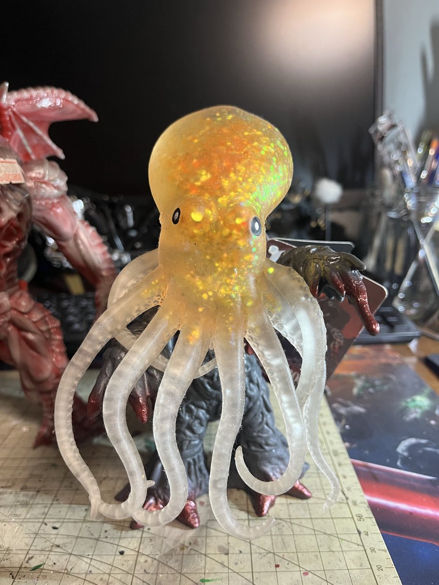 改めて確認。ヨッシーソフビ かわいい。キャンディーが入ってました。
クトゥルフをよく見るとタコ🐙？
という事はこれでクトゥルフ大量生産。