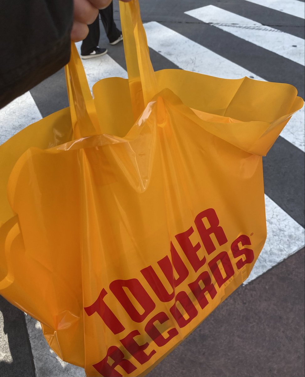 渋谷のタワレコにて購入。

買い足し。

重い。

今お金を使わなくていつ使うんだ。

#武元唯衣
#櫻坂46_TGUT