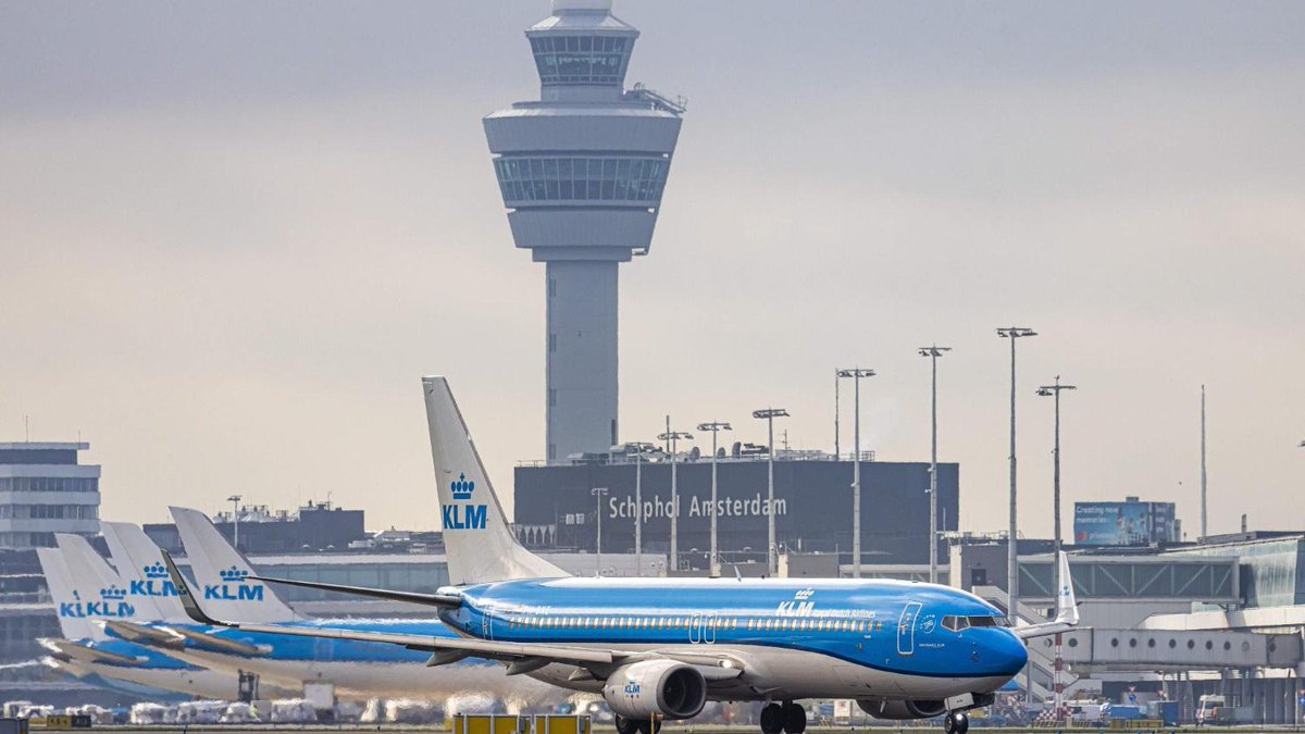 Streep door krimp Schiphol: ’Maximum aantal vluchten van tafel’ telegraaf.nl/financieel/str…