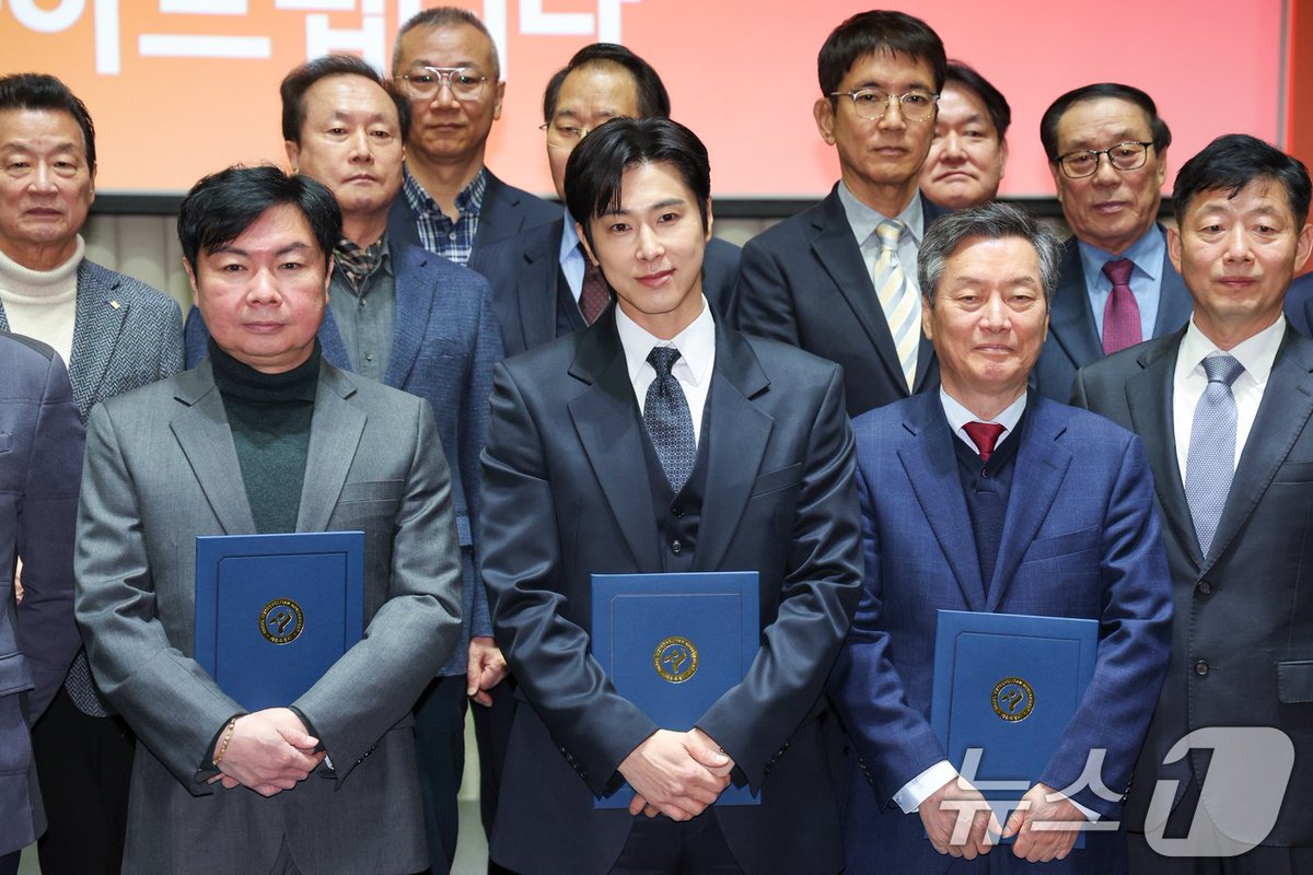 <a href="/TVXQ/">TVXQ!</a>

名誉ある記事のお知らせはまだですか？

m.entertain.naver.com/home/article/4…
