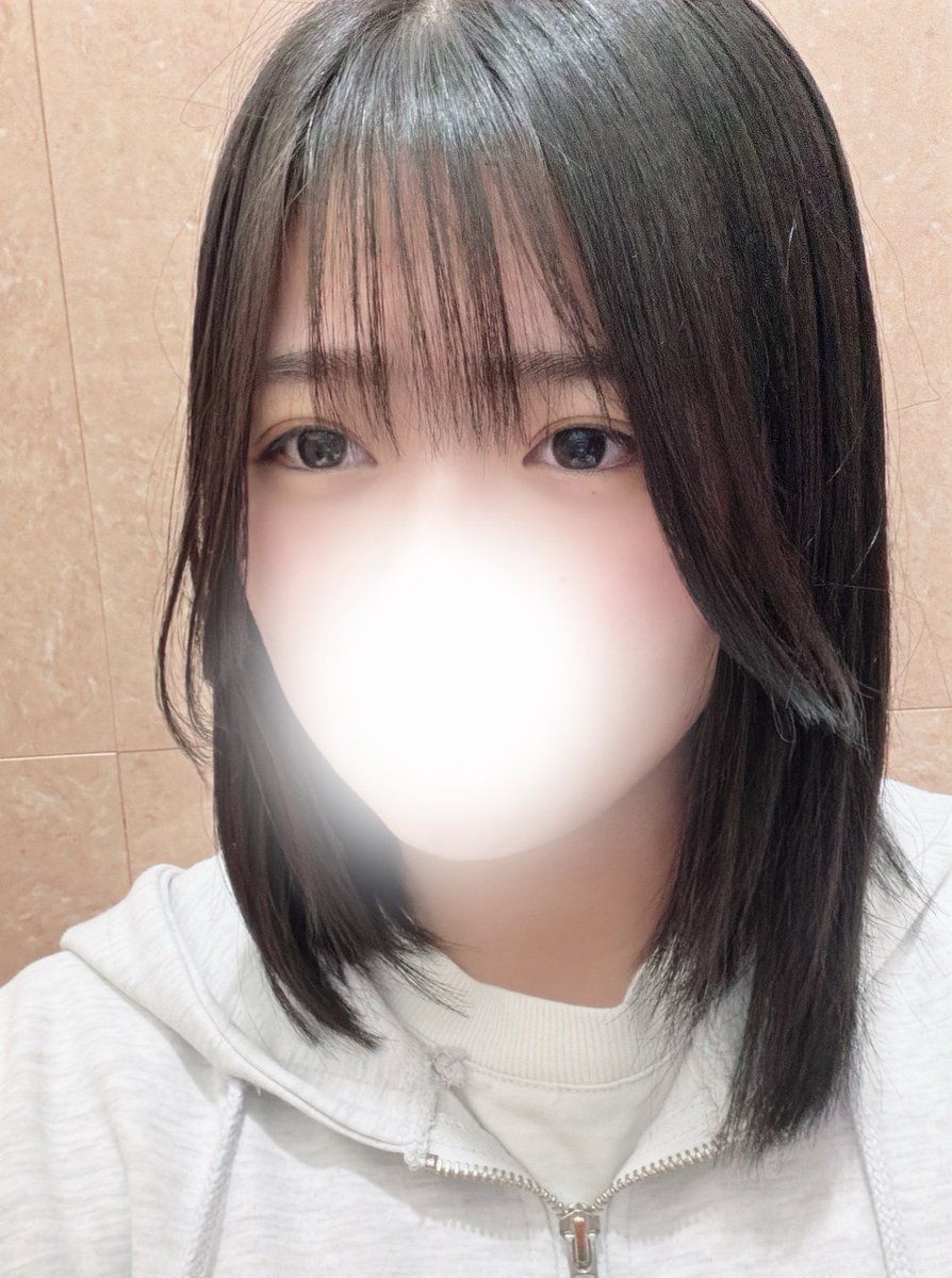yuria_4281's tweet photo. 長い髪の私が勝手にか、短い髪の私どっちの方がすき？
ちなみに今はこんな感じ https://t.co/LJOzX1EmNG