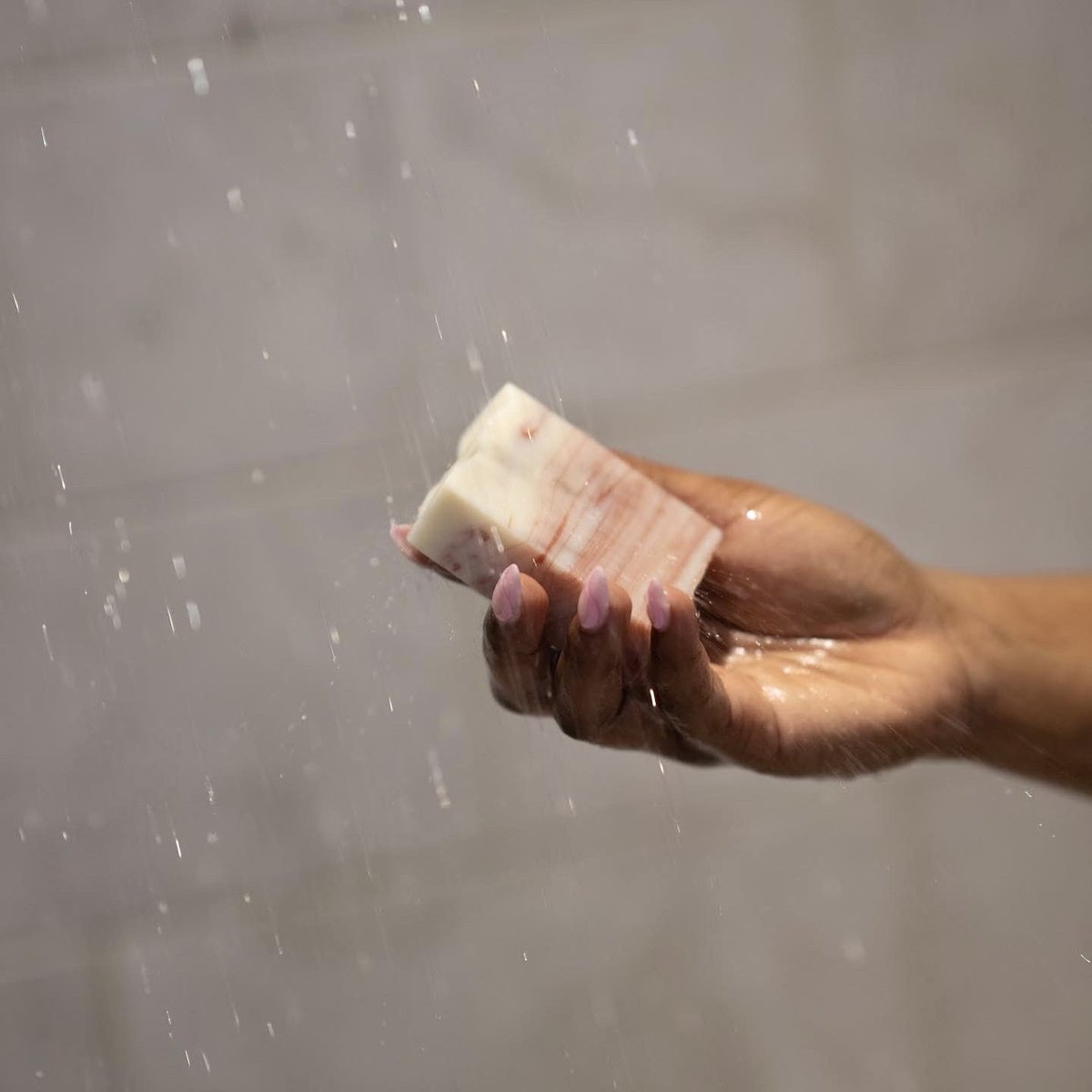 hypnotiqkitty's tweet photo. Start your morning with pH balancing intimate soap loaded with Shea Butter, Coconut, Aloe, Yogurt, Apple Cidar Vinegar, &amp; rose oil. 😍 https://t.co/cXSFs4bl92