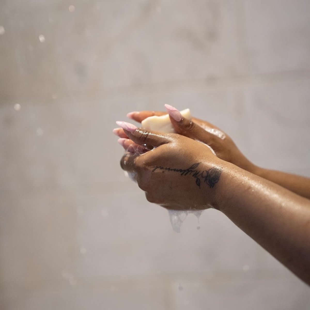 hypnotiqkitty's tweet photo. Start your morning with pH balancing intimate soap loaded with Shea Butter, Coconut, Aloe, Yogurt, Apple Cidar Vinegar, &amp; rose oil. 😍 https://t.co/cXSFs4bl92