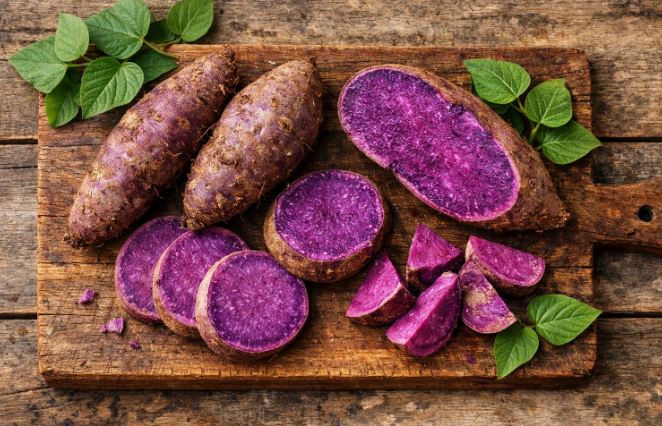LifestyleAlba's tweet photo. #SabíasQue El ube es un tubérculo filipino que destaca por su sabor dulce e intenso color morado. Similar a la batata, goza de gran popularidad en la actualidad. De alto poder antioxidante, es muy utilizado en repostería. https://t.co/Z2xQzzgAlh