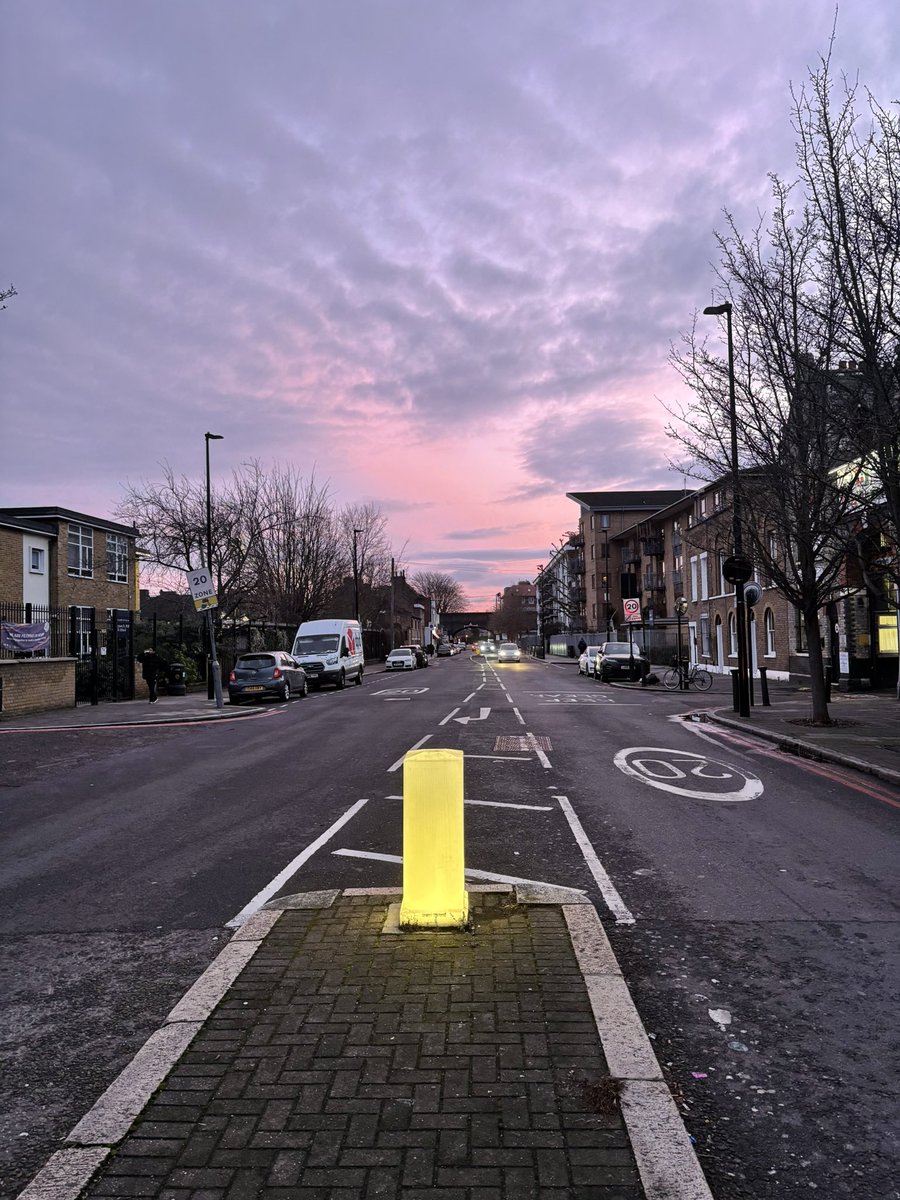 argumentative antithetical dream girl tweet media