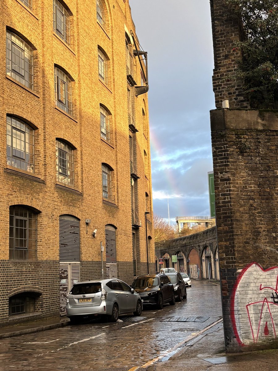 argumentative antithetical dream girl tweet media