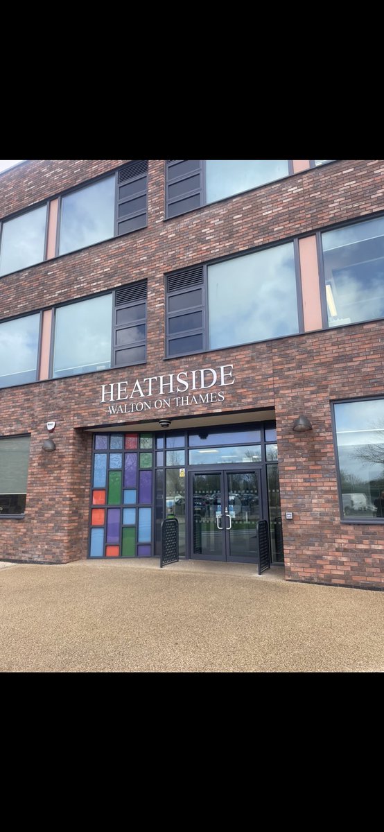 paulhannaford's tweet image. Heathside Walton on Thames school this morning letting these year 8 👫 students know if they make the same decisions I made as a teenager every second of their schooling would of meant nothing ! Well done 👏 their safeguarding SLT team #wecare ❤️😊🙏🏻