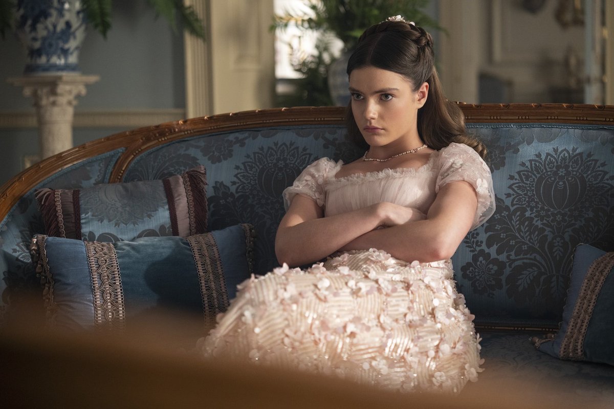 _DavyDave's tweet photo. I know Season 4 was for Benedict and Sophie...but am I the only one who thinks Hyacinth took the spotlight?♥️
Especially with her Recital https://t.co/Xke7P0DiDs