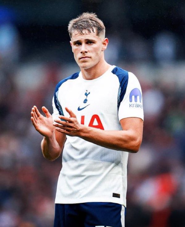 Micky Cant De Fend last 3 matches:

1 Penalty Committed 
1 Error Lead to Goal
1 Red Card (Should be 2)
1 Yellow Card

BUT HE HAS 90 PACE ON FIFA 🔥🔥🔥