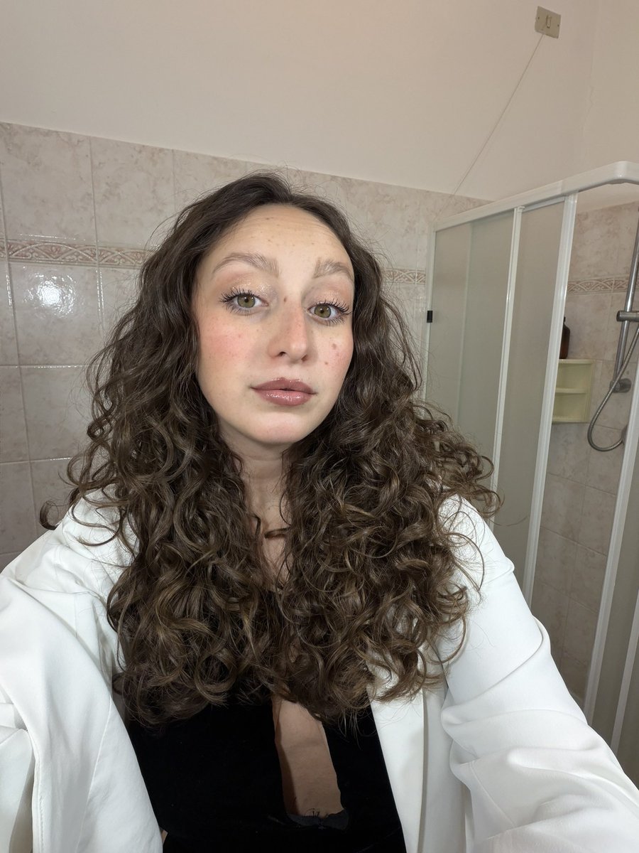 sara🍫 tweet media