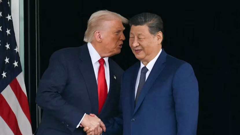 LambeSahamjja's tweet photo. Guys ini menarik banget dan perlu dipahami dari dua sisi.
China baru aja resmi larang semua instansi pemerintah dan BUMN mereka termasuk bank bank besar untuk install aplikasi bernama OpenClaw. Alasannya keamanan nasional.

Tapi tunggu dulu. Sebelum lo ikut ikutan nyalahin China pahami dulu OpenClaw itu apa.
OpenClaw itu bukan sekadar chatbot. Ini AI agent yang bisa jalanin tugas nyata secara otomatis. Kelola email lo. Pesan tiket. Atur jadwal. Pantau pesan. Semua dikerjain sendiri tanpa lo harus ngapa ngapain.
Satu orang bisa kerja sebanyak lima orang dengan tools ini.

Dan karena sifatnya open source siapapun bisa download dan pakai gratis. Makanya pertumbuhannya gila gilaan. Salah satu proyek tercepat dalam sejarah GitHub. Dan yang paling cepat ngadopsinya? China sendiri.

Tencent sampai bikin sesi khusus OpenClaw di Shenzhen. Pemerintah daerah berlomba lomba bangun ekosistem di sekitar teknologi ini. Mahasiswa dikompetisikan untuk bikin perusahaan satu orang terbaik pakai OpenClaw.
Dan sekarang pemerintah pusatnya larang.
Kenapa?

Karena OpenClaw punya akses ke data. Data pribadi. Data internal perusahaan. Data sensitif pemerintah. Dan pendirinya sekarang bergabung dengan OpenAI perusahaan Amerika.

Di situ China menarik rem.
Dan ini bukan pertama kali. TikTok dilarang di Amerika karena alasan yang sama data warganya mengalir ke perusahaan asing. China melakukan hal yang persis sama tapi dari arah sebaliknya.

Yang bikin gw mikir soal Indonesia
Kita gak punya regulasi yang cukup kuat soal ini. Data warga Indonesia mengalir ke mana mana. Ke platform Amerika. Ke aplikasi China. Ke server yang bahkan kita gak tau ada di negara mana.
China melindungi datanya dengan tegas. Amerika melindungi datanya dengan tegas.
Indonesia? Masih sibuk debat hal lain sementara data rakyatnya jadi ladang panen negara lain.