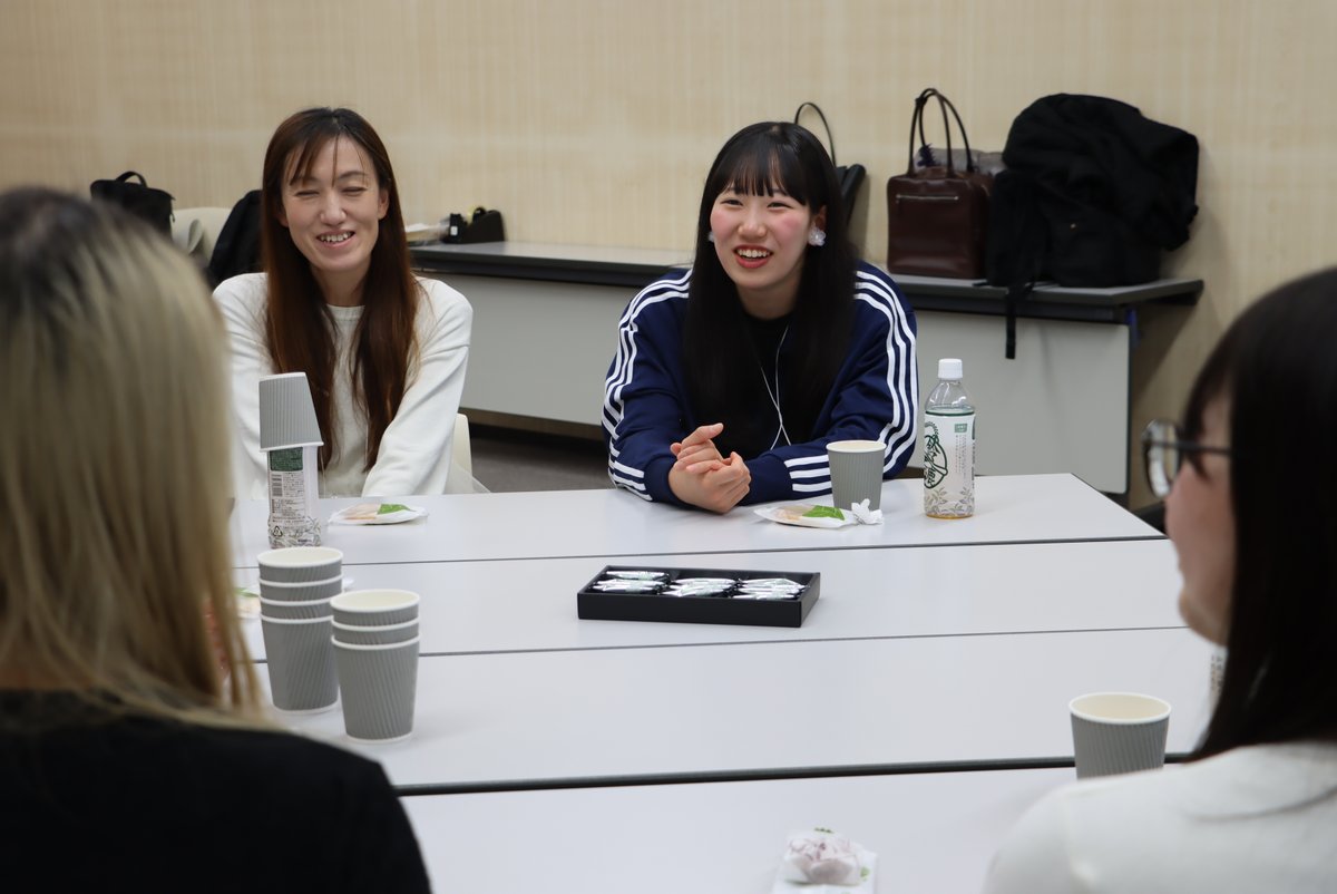 suzuka_city's tweet photo. 3月10日、鈴鹿市役所で、新年度から進学などで上京を予定している高校生などとその保護者を対象とした「春から上京！若者交流会」が開催されました。
始めのうちは硬い雰囲気が感じられましたが、終盤には大きな笑い声がでるなど盛り上がりを見せていました。
#鈴鹿市
#東京事務所
#みえフェス https://t.co/eNik4VphdO