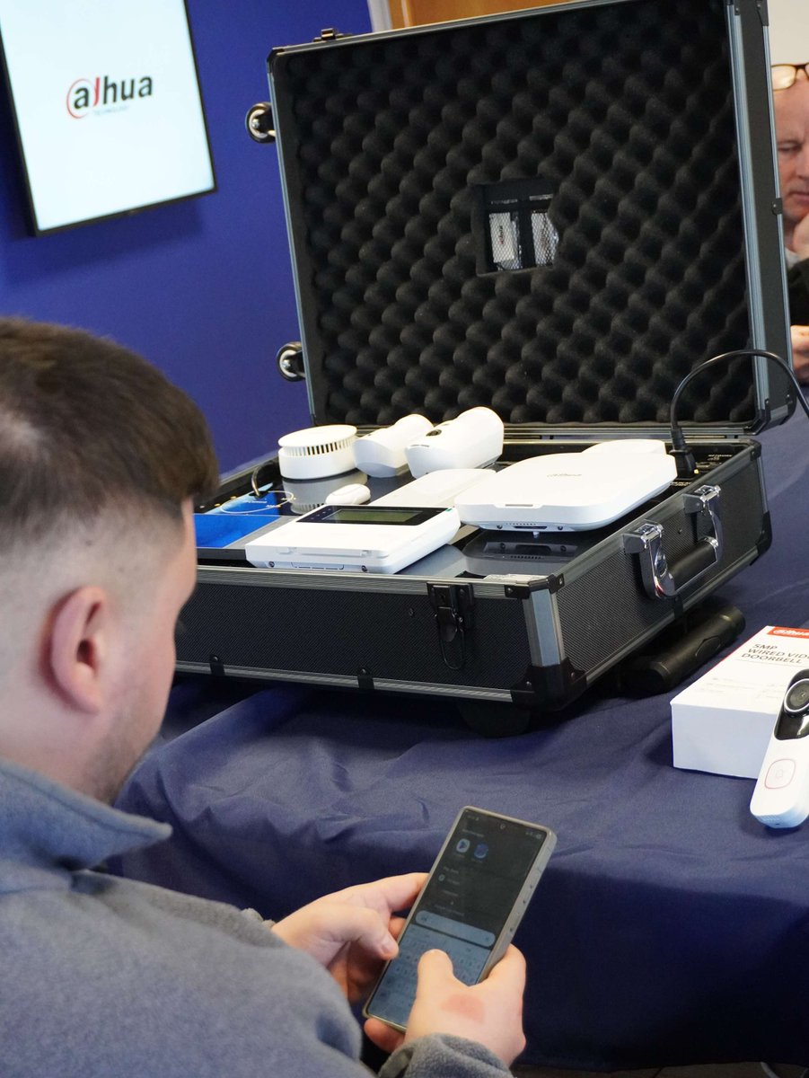 AldridgeSec's tweet image. We've got Dahua UK &amp;amp; Ireland in again today, this time at our Birmingham HQ, with another group off access control proffessionals talking about their Airshield, Entry and CCTV systems.

#CCTV #AccessControl