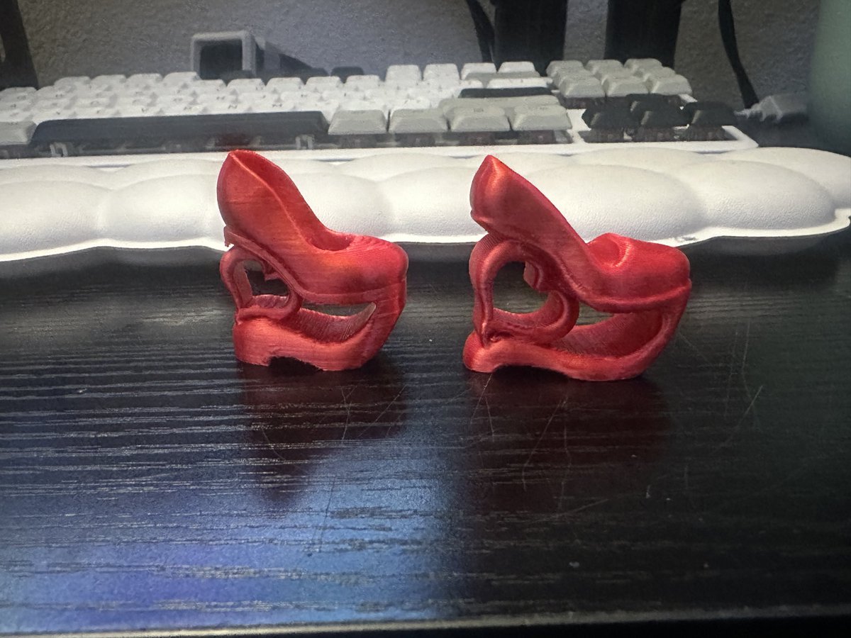 teddychubbz's tweet photo. updating my heart heels shoe shape is def better but the heel part is so different in a way i’m not sure is good😅 i think i need to just make the bottom part thinner to make them more similar https://t.co/jFnD5CPHOZ