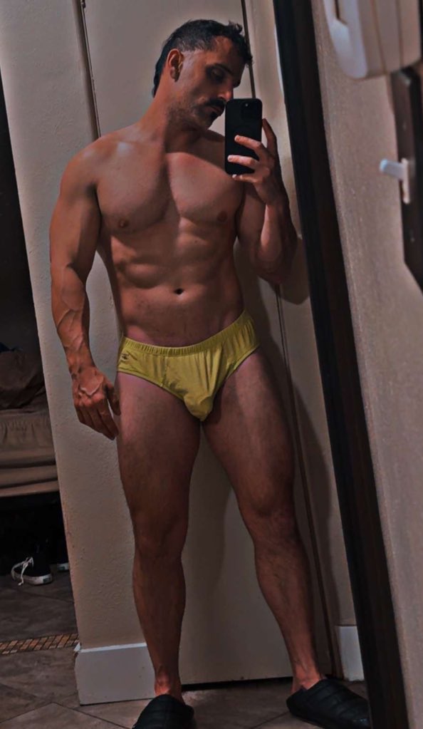 ranj789's tweet image. #humpday @Reebok