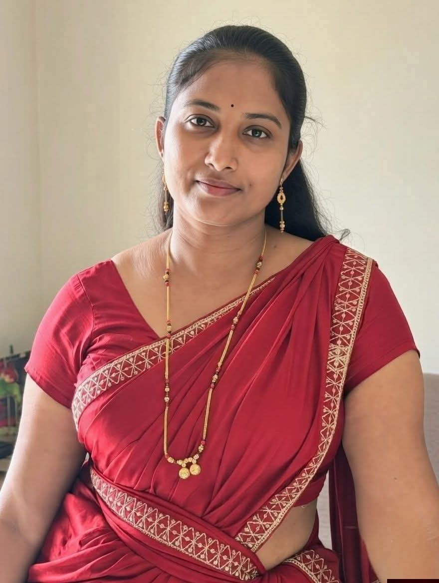 Some Feminst Girls: Adu enna ponnunga matum dhan thaali podanuma aen indha aangal thaali kattika kudadha.

Le Me: Engaluku matum enna aasai illaya. Thaali kattikitu ipdi saree ku veliya thonga vitu oru photo eduthu post podanumnu.