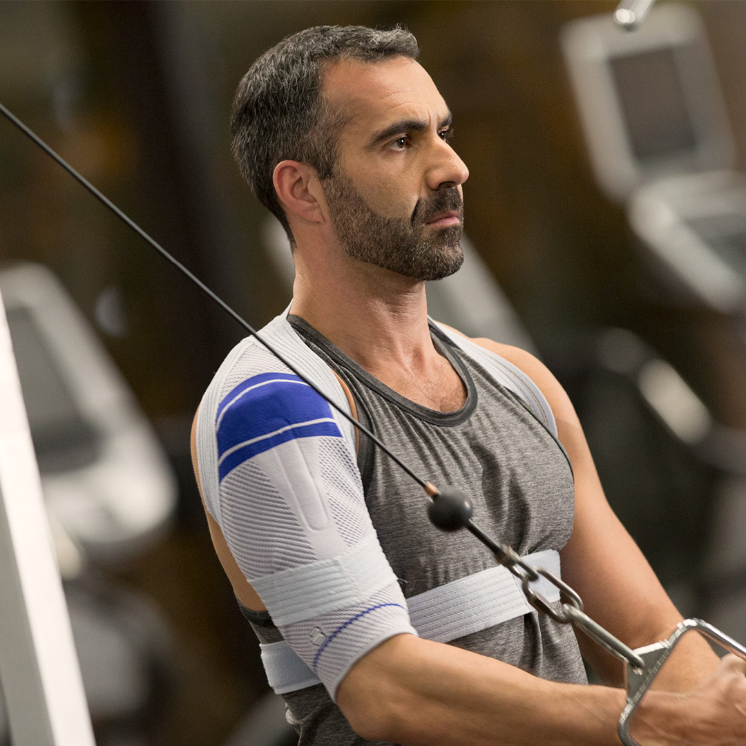 bauerfeind_ps's tweet image. 肩を使うシーンは、トレーニングだけではありません。
デスクワークなどでも肩に負担を感じることも。
毎日の生活に #BAUERFEIND の肩サポーターオモTrainをプラスすることで、シリコーンパッドと背面ストラップが肩をサポート‼️
肩を動かすときに安心感を感じられます☺️

🔗 bauerfeind.p-supply.co.jp/product/p06_sh…