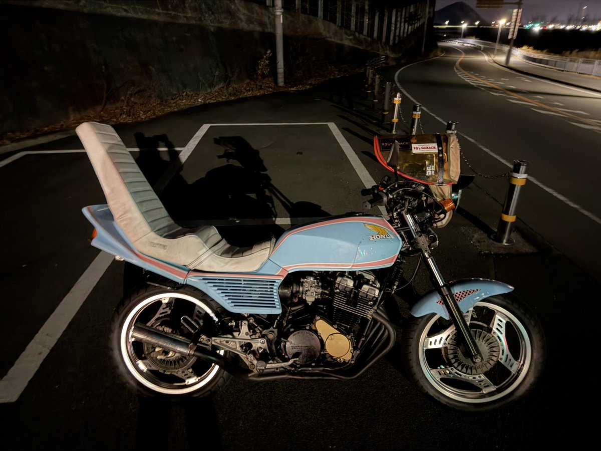 cbr400f216's tweet photo. 誰かCBX外装交換しませんか？
#cbx400f
#cbx550f https://t.co/5MpxkK8RVg