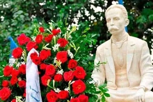 En #Cuba #TenemosMemoria Hoy, a 77 años de la ofensa me pregunto, qué es el arte: la recreación de la realidad a través de imágenes y símbolos. Podrá decirse que algunos "artistas" cubanos son puros camaleones