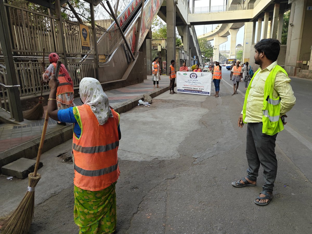 DEE_SWM_C30's tweet photo. Good evening sir/madam In view of Praja palana Pragathi pranalika 99 days  Program-Special Sanitation drive of cleaning of flyovers ,RUBs and underpasses under circle-30, GHMC.
@GHMCOnline
@DcGoshamahal https://t.co/0hTWBt9qOY