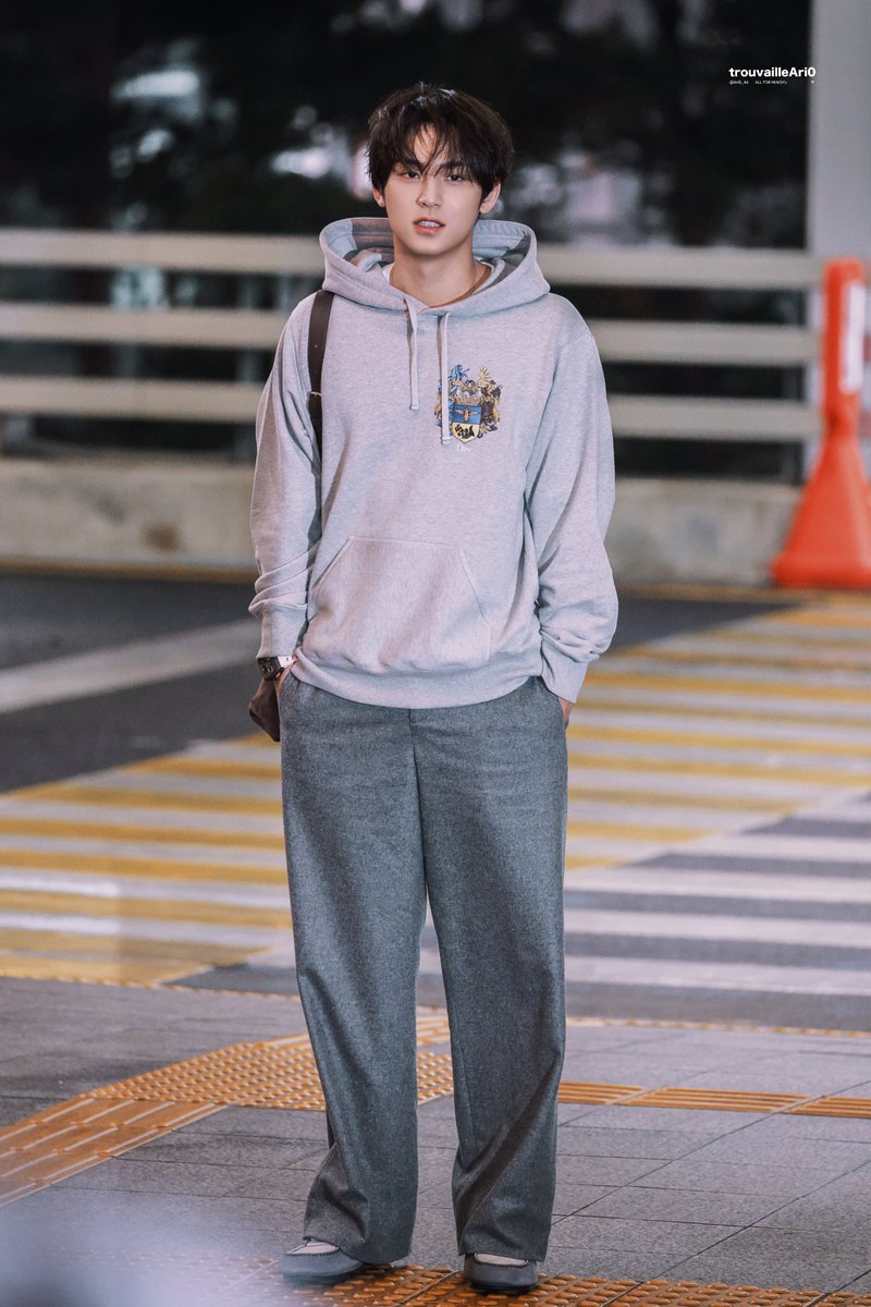 trouvailleAri0 tweet media