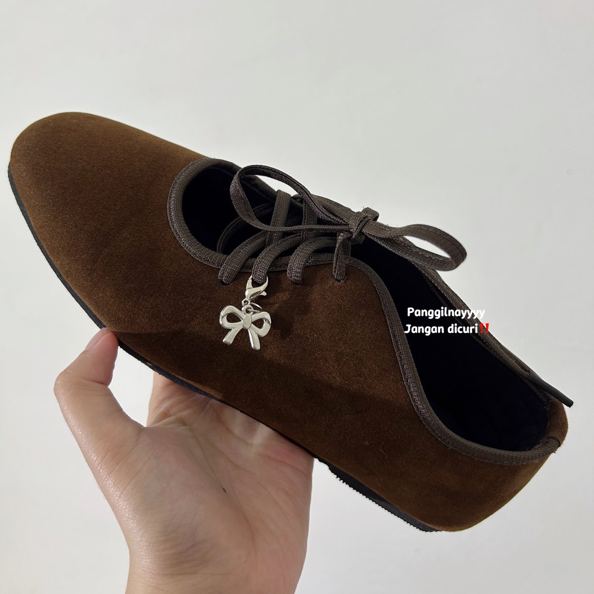 panggilnayyyy's tweet photo. TERIMAKASIH AKU😭 rela berjam2 scrool shopee supaya dapat footwear yang nyaman &amp; gabikin kaki lecet dan sakit👍🏻

rill, pemakaian menerjang krl nih https://t.co/8a839b6kIO