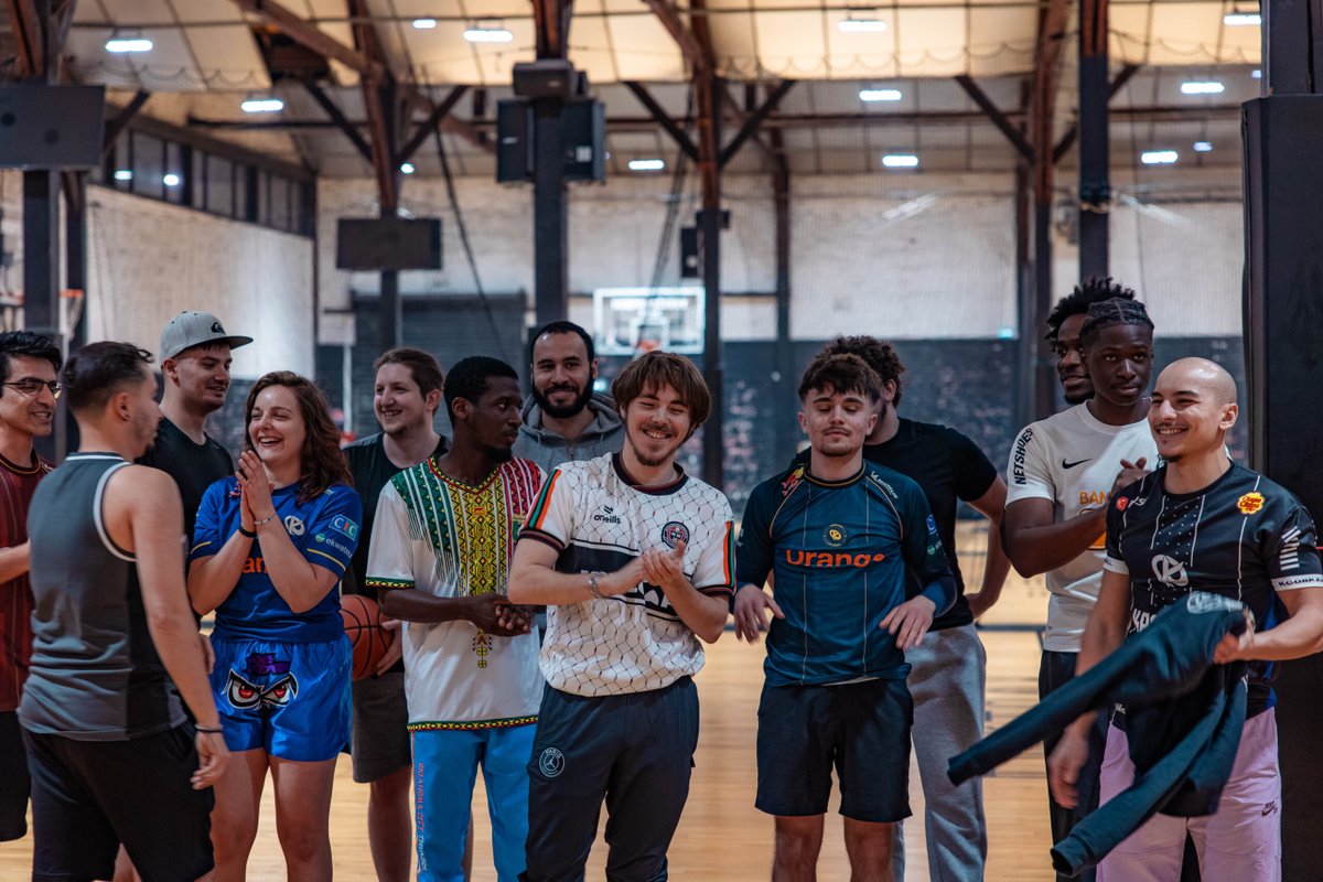 KC RED WALL / KC MMA 15 mars🏀🟥 tweet media