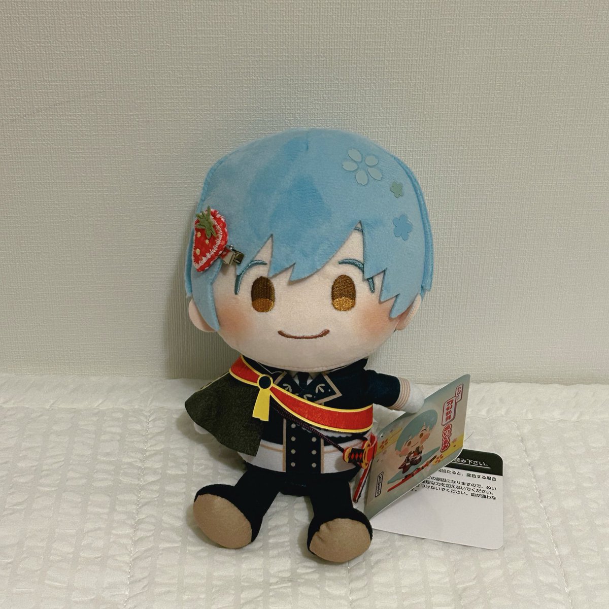 딸기 핀 보자마자 이치고 완파쿠 생각나서 사왔는데 너무 잘 어울려 귀여워😊🍓