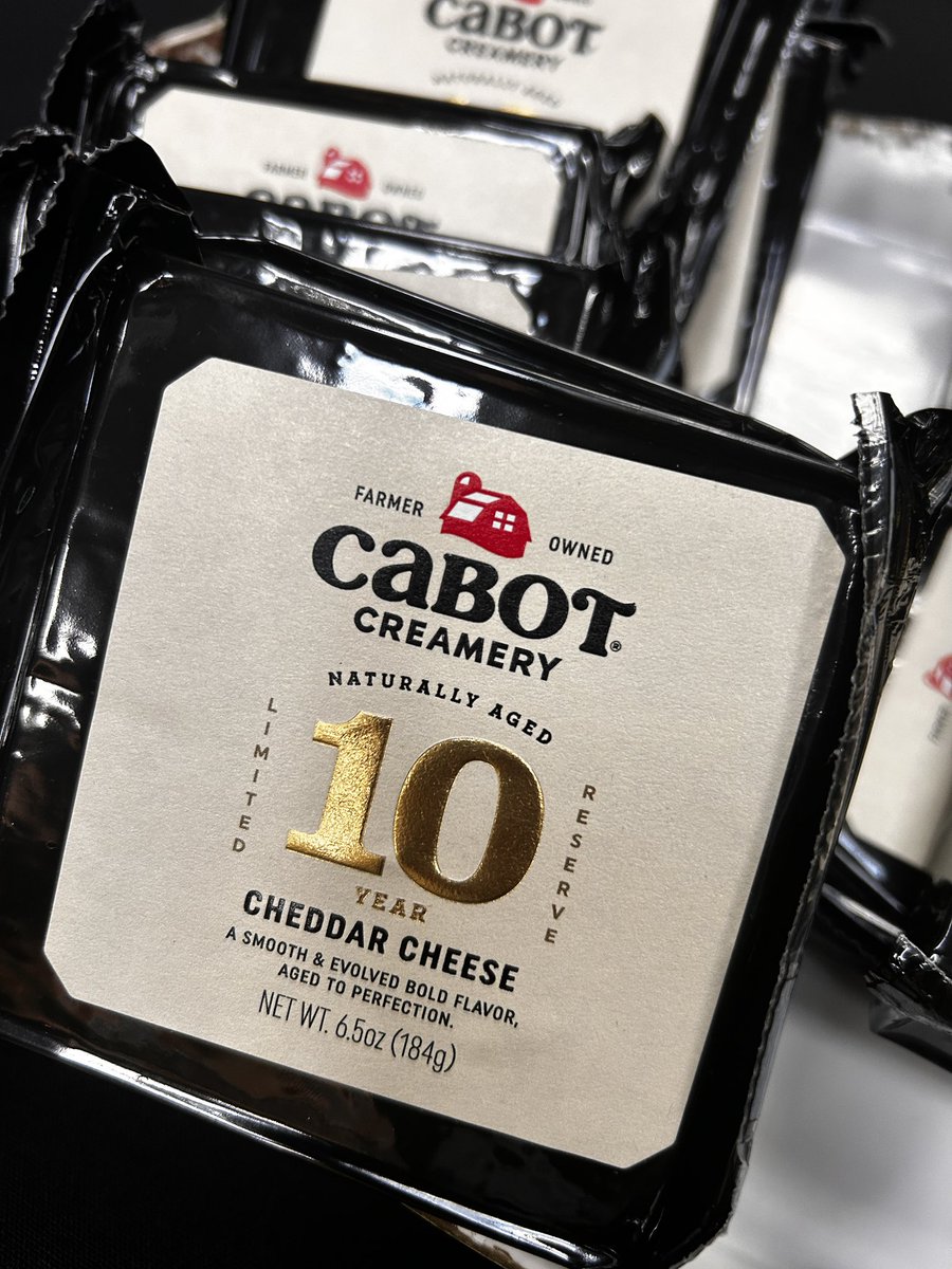 anson_ag's tweet image. Thank you to the Vermont Cheese Council for hosting a great reception during the Northeast Dairy Business Innovation Center conference in Albany.
World-class Vermont cheese starts with hardworking farmers, talented cheesemakers, and everyone across our dairy community. #cheese