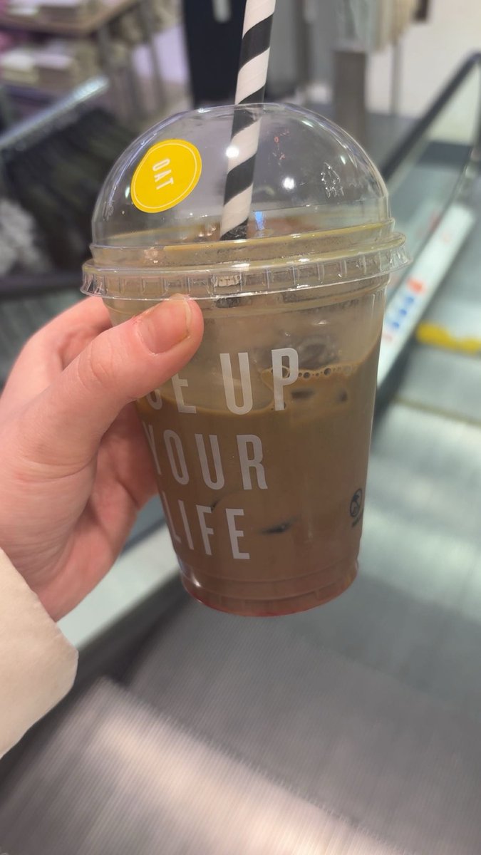 28cinemarry's tweet photo. @marksandspencer what the hell has happened to your matchas they used to be so good, now they’re brown and un drinkable https://t.co/xeyqlsjmW0
