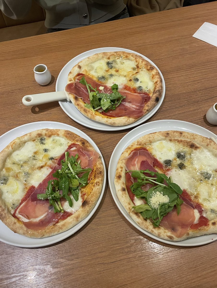 ipuhstoriningen's tweet photo. 2026.3.7
交流会お疲れさま会の写真です🍕 https://t.co/enTWkCCf1g