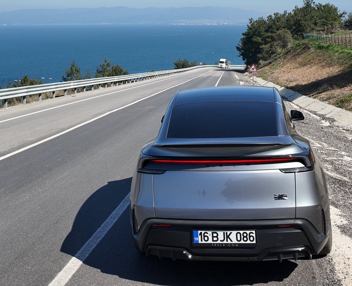 Tesla Maniac tweet media