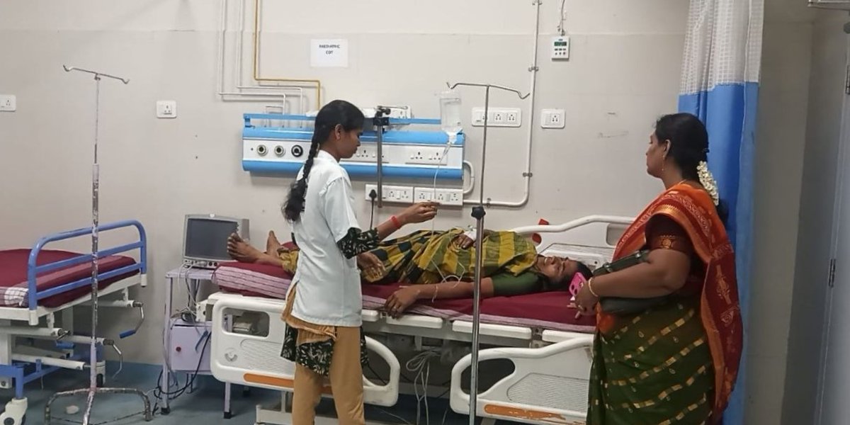 VillageAss11628's tweet photo. "கிராம உதவியாளர்கள் கடந்த 33 நாட்கள் போராடி வருகிறார்கள்; D-கிரேடு அடிப்படை ஊதியம் ரூ. 15,700 வழங்க வேண்டும்.
மாண்புமிகு முதலமைச்சர் அவர்களிடம் உடனடியாக நிறைவேற்றுமாறு தாழ்மையுடன் கேட்டுக்கொள்கிறோம்." https://t.co/hm01s3pEiE