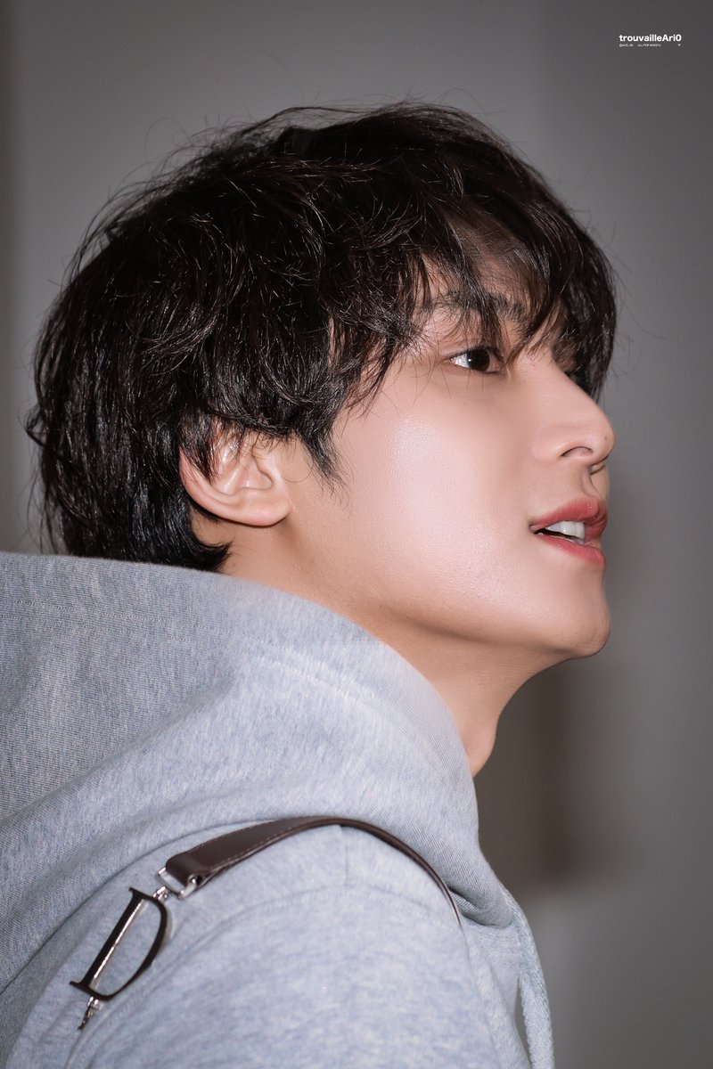 trouvailleAri0 tweet media