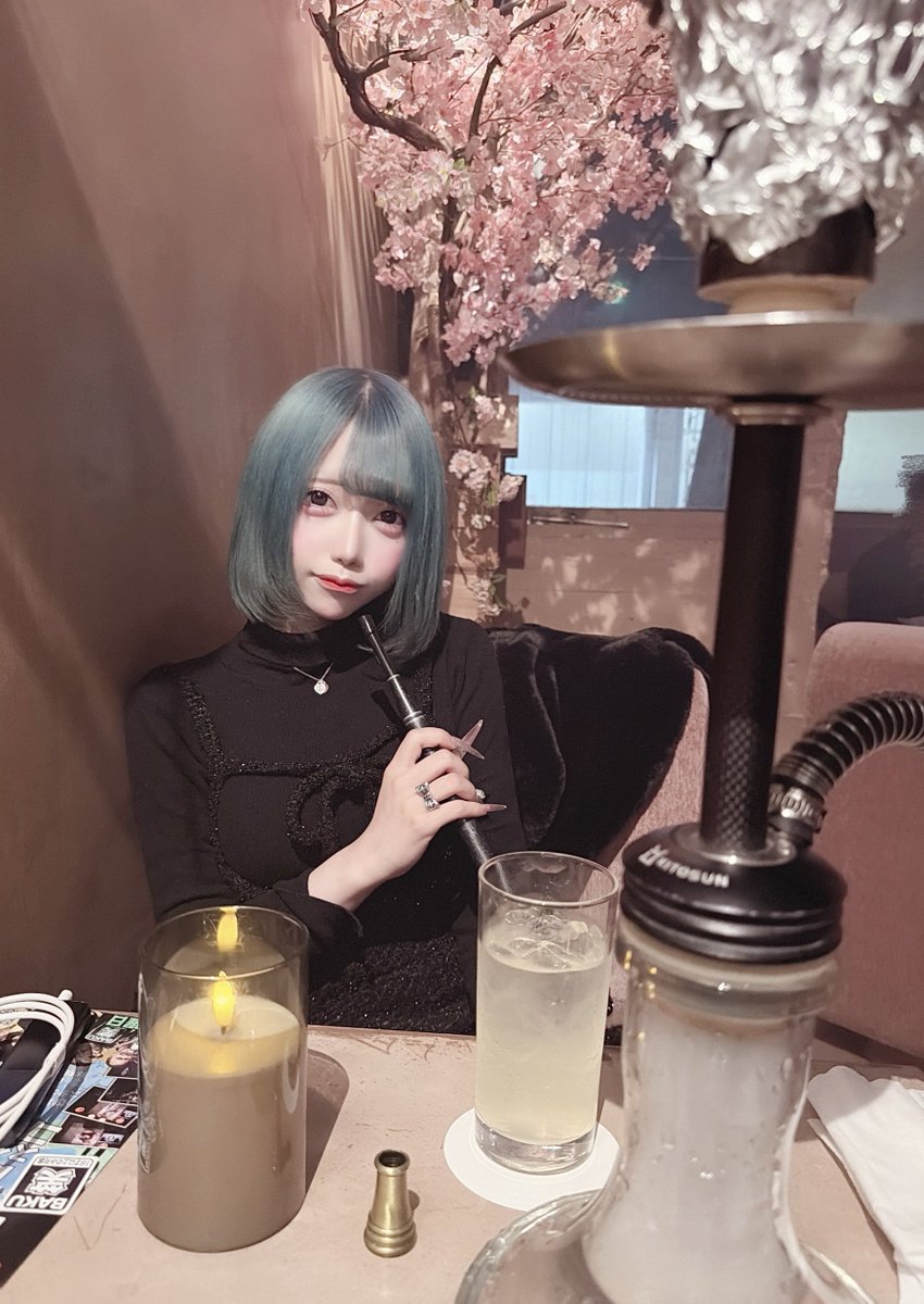 simcard_x's tweet photo. 桜の下でまったり https://t.co/YaHg2OJ7Da