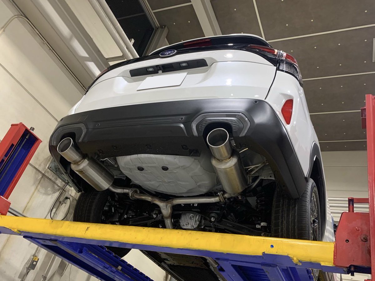 fujitsubo_exh's tweet image. フォレスター(SL5)入庫中🛠️
マフラーも装着してみました！

運転中は、アクセルに呼応して気持ちの良いボクサーサウンドが体感できます😌

発売に向けて各種試験をおこなっていますので、発表までもう少々お待ちください！

#FUJITSUBO
#フォレスター
#SL5