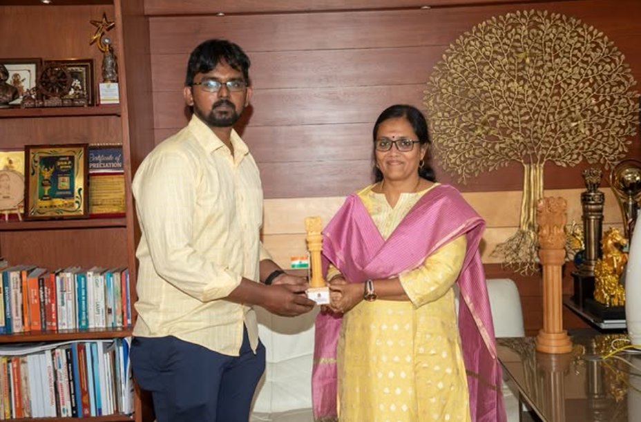 Setting the standard.. Leading the Way! 🏆

We are thrilled to congratulate Vishnooraja L for successfully clearing the UPSC CSE 2025 with an All India Rank of 740.

He was felicitated by our Director, Dr. Vaishnavi S D. 

#upsc #upscresult2025 #upsccse #naanmudhalvan
