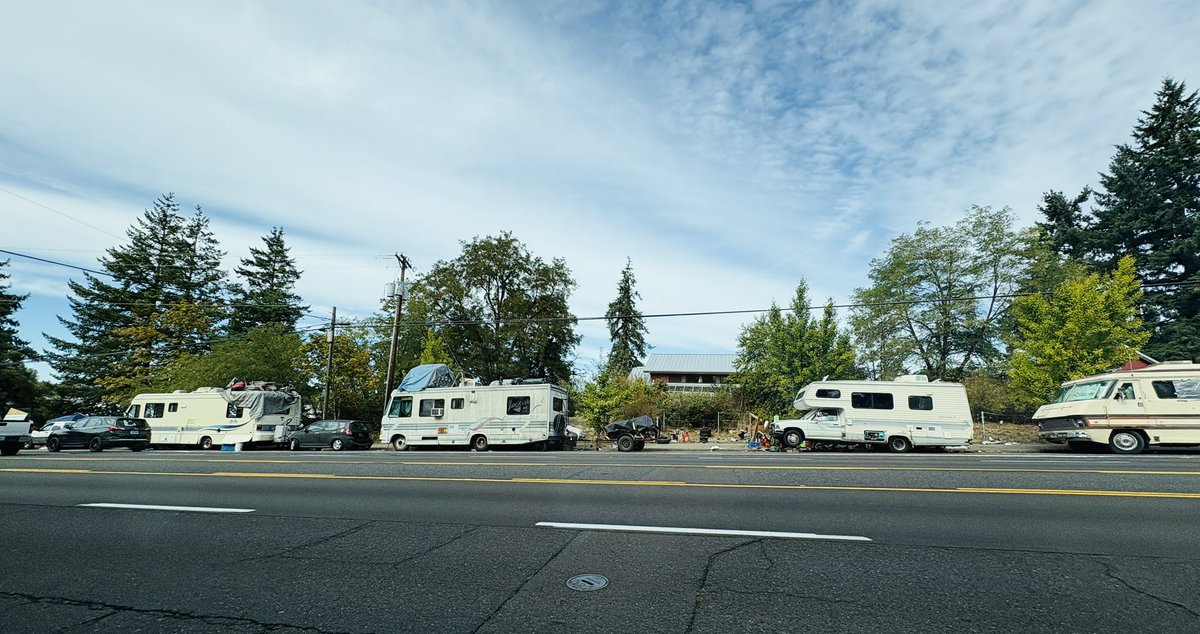 RickBoeker's tweet photo. @555scgirl @JakeCan72 @DKH013 They should go to Portland! Broke down RV’s all over town, parked on city streets. https://t.co/puq66I9EZk