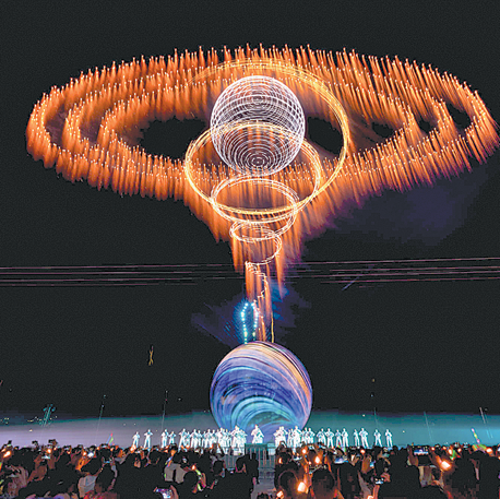ChinaDaily's tweet image. 🎇 Liuyang, China's 1,400-year-old fireworks hub, is reinventing tradition! From hand-rolled shells to AI-powered, eco-friendly displays, the city now exports immersive #fireworks experiences worldwide. Culture + tech = boom! ✨ #QualityGrowth bit.ly/46Tgjag