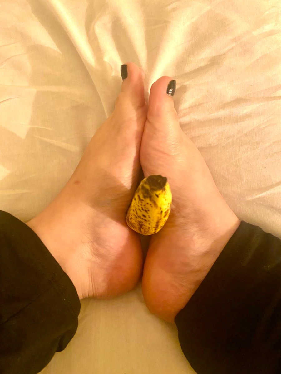 LannaPrivacy77's tweet photo. 🔥prévia!
Solto vídeos assim lá no laranjinha?🧡

Estimulando a 🍌 com os pés 

#podolatria #packdospes #privacypodolatria https://t.co/5M4SVSet3J